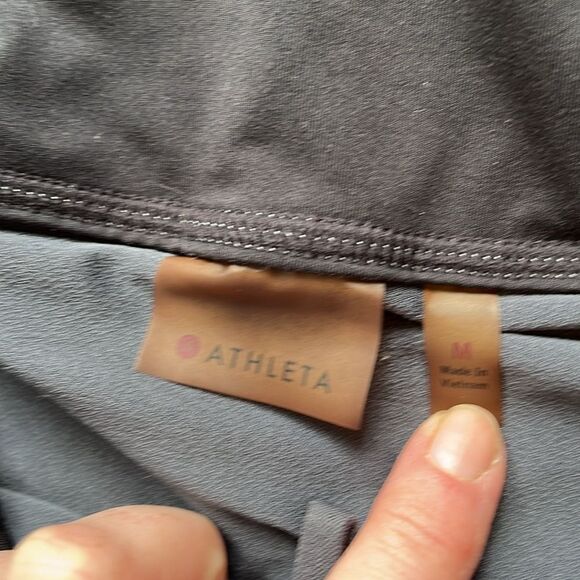 EXCELLENT CONDITION WOMEN’S ATHLETA BLACK LINED RUNNING SHORTS SIZE MEDIUM - Picture 7 of 7